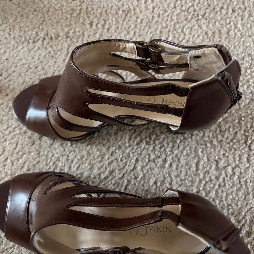 Brown heels by Nine & Co, Size 8, 2 1/2 -3" heels,